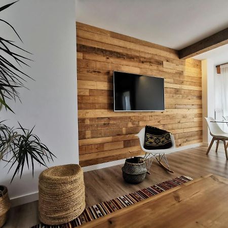 Oroel Apartment Хака Екстериор снимка