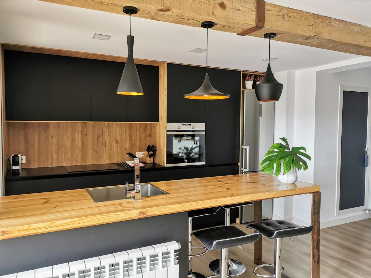 Oroel Apartment Хака Екстериор снимка