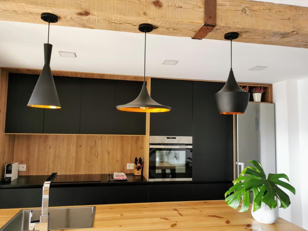 Oroel Apartment Хака Екстериор снимка