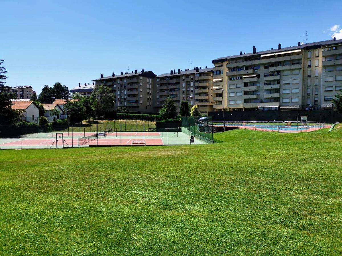 Oroel Apartment Хака Екстериор снимка