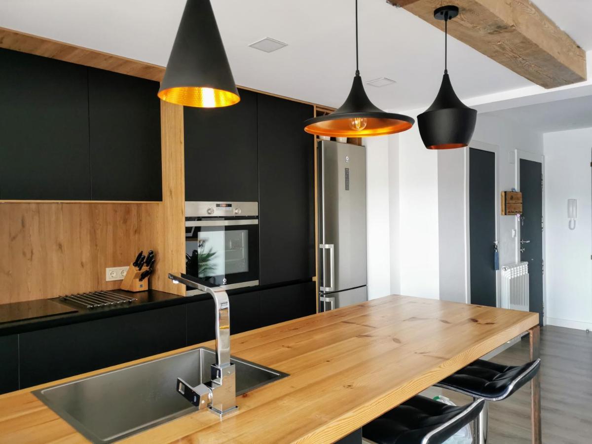 Oroel Apartment Хака Екстериор снимка