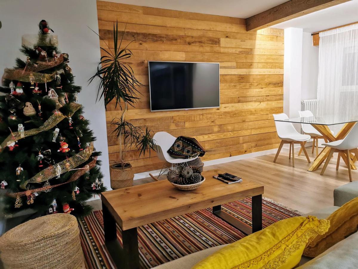 Oroel Apartment Хака Екстериор снимка