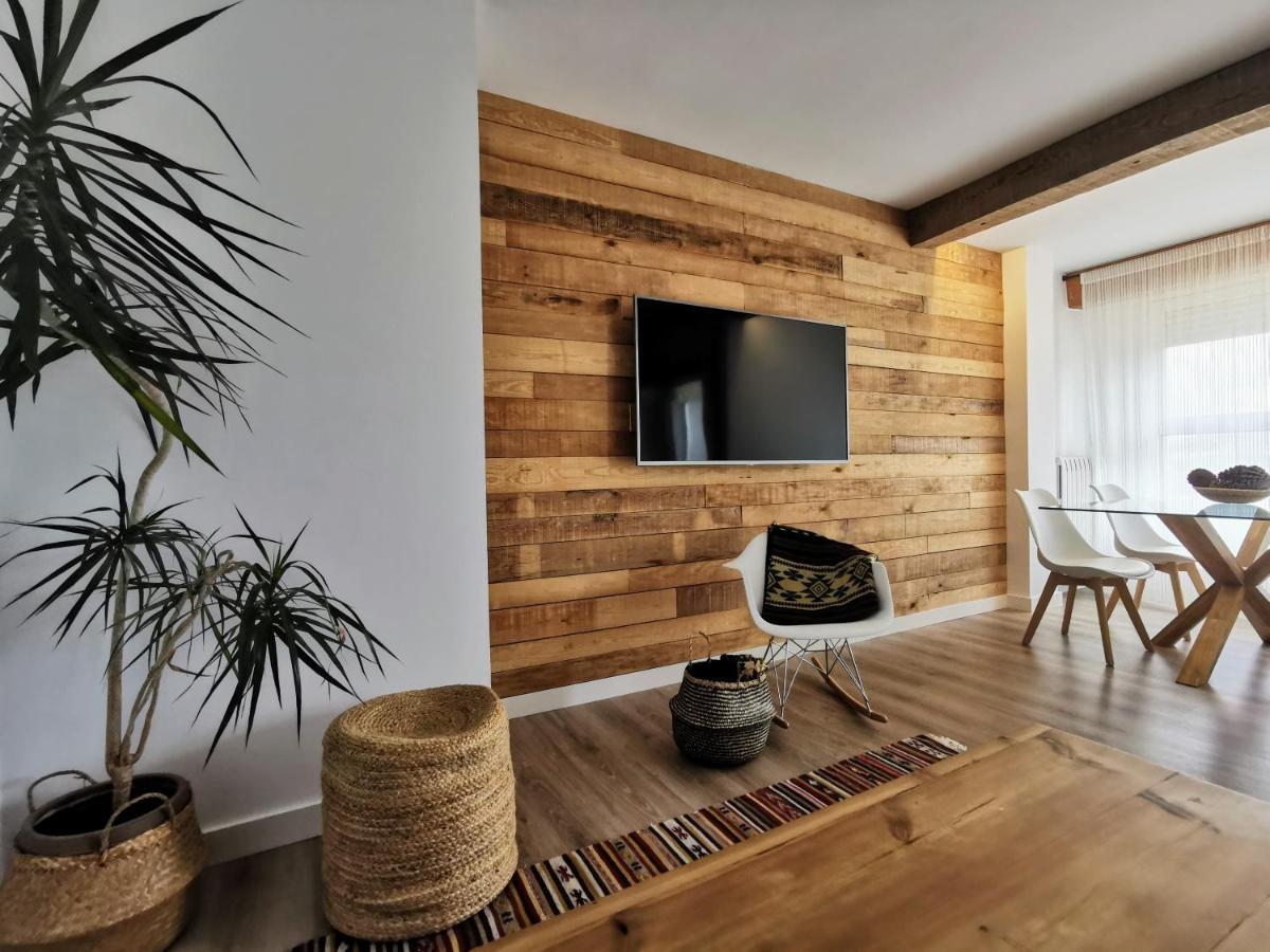 Oroel Apartment Хака Екстериор снимка