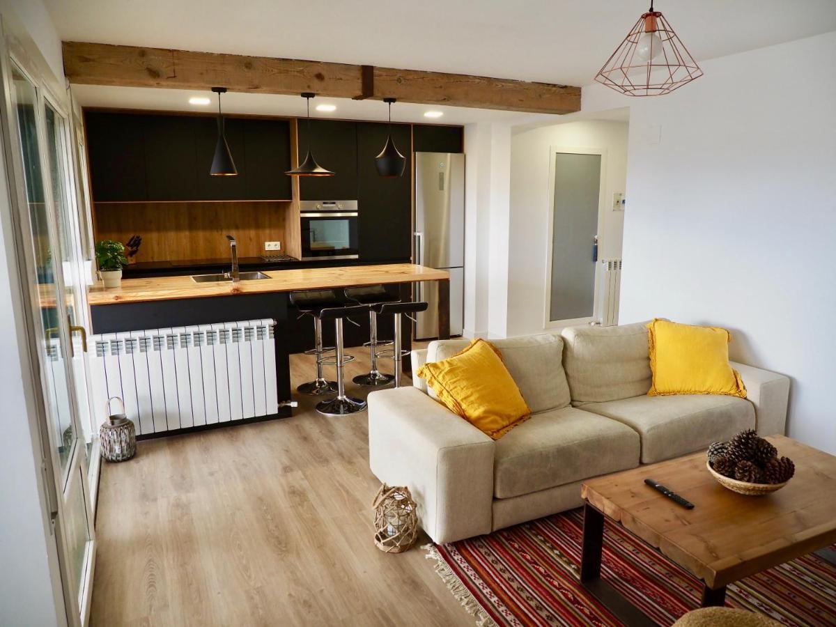 Oroel Apartment Хака Екстериор снимка